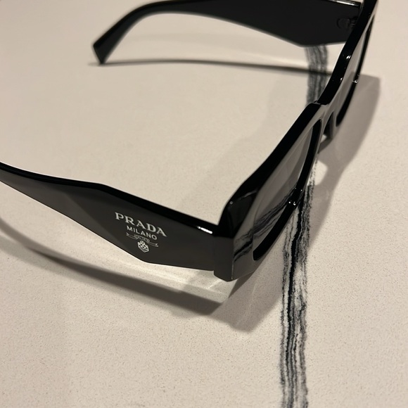 BLACK FRIDAY SALE PRADA 🕶️ - Picture 3 of 4